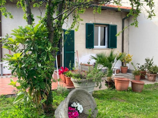 appartamento in affitto a Massa in zona Marina di Massa