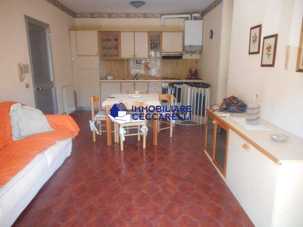 appartamento in affitto a Massa in zona Marina di Massa