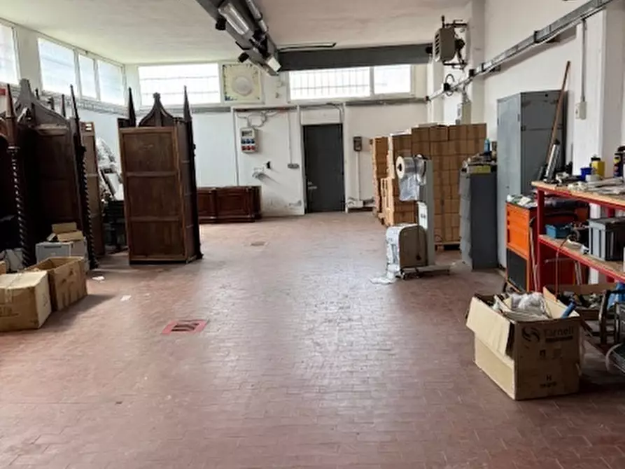 capannone in affitto a Massa