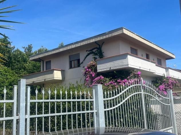 casa indipendente in affitto a Massa