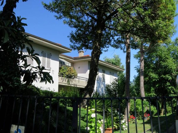 appartamento in affitto a Massa in zona Marina dei Ronchi