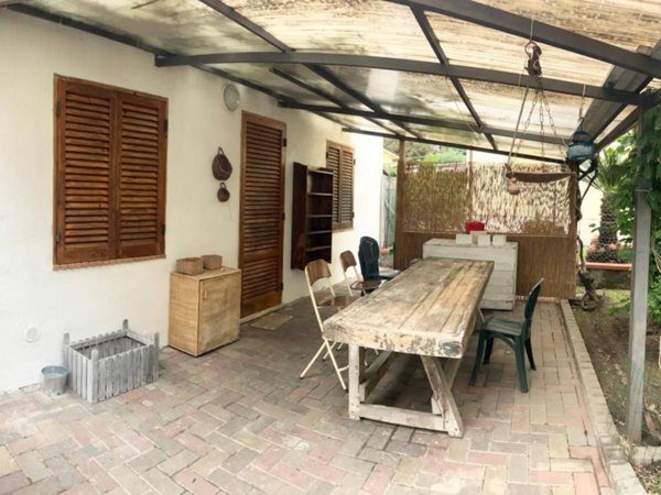 casa indipendente in affitto a Massa in zona Marina di Massa
