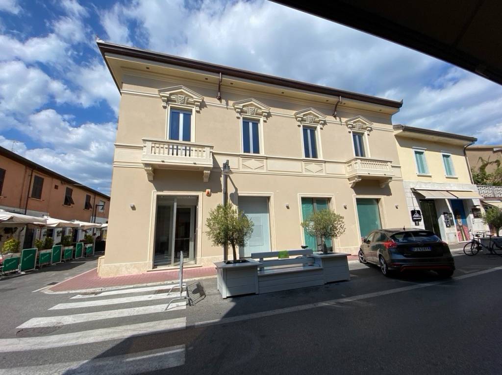 ufficio in affitto a Massa in zona Marina di Massa