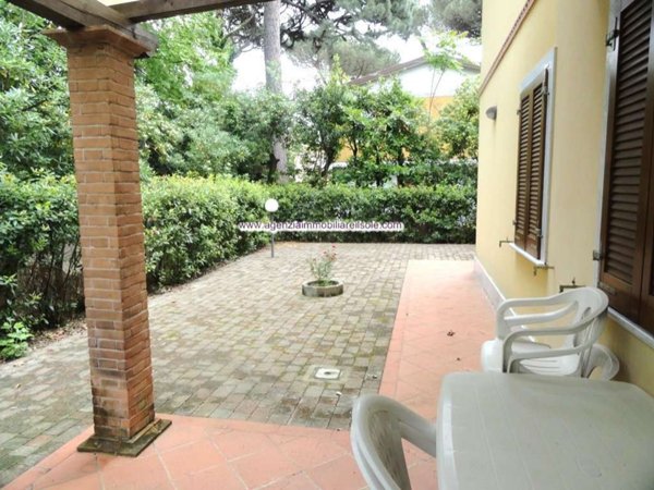 appartamento in affitto a Massa in zona Marina dei Ronchi