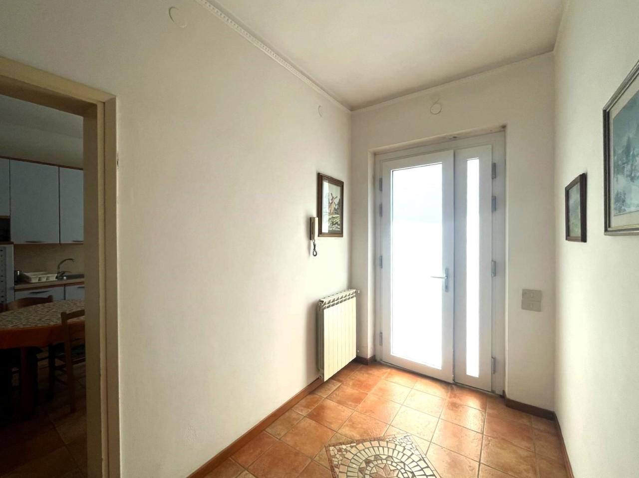 appartamento in affitto a Massa in zona Marina dei Ronchi