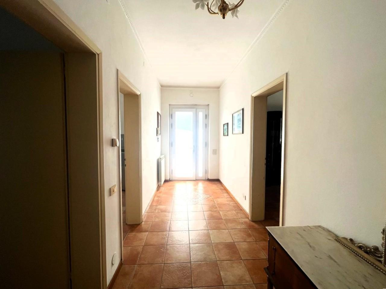 appartamento in affitto a Massa in zona Marina dei Ronchi