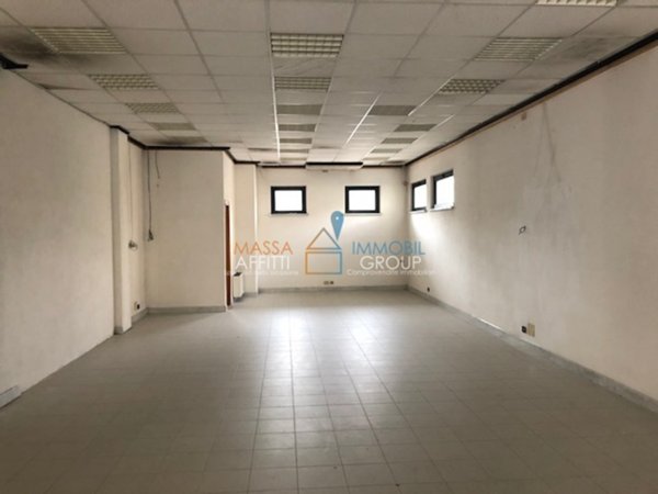 locale commerciale in affitto a Massa