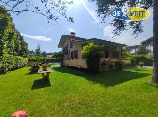 casa indipendente in affitto a Massa in zona Marina dei Ronchi