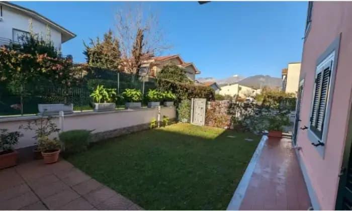 appartamento in affitto a Massa in zona Marina di Massa