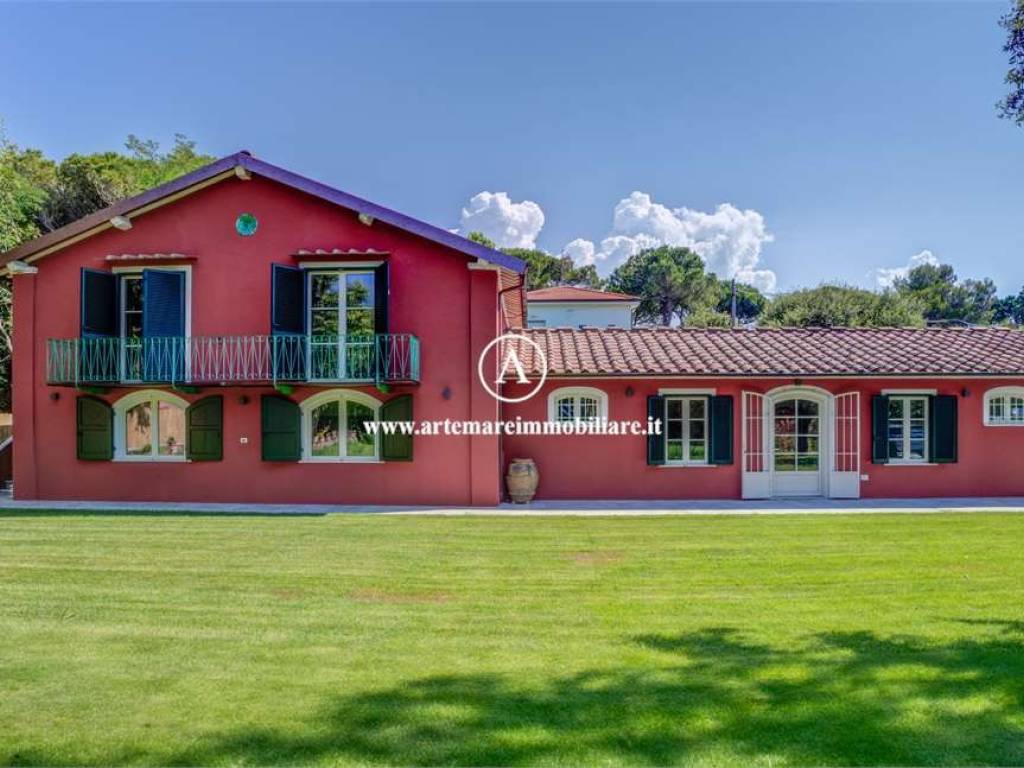 casa indipendente in affitto a Massa in zona Marina dei Ronchi