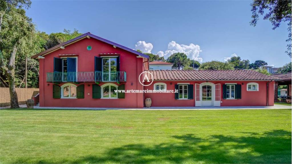 casa indipendente in affitto a Massa in zona Marina dei Ronchi