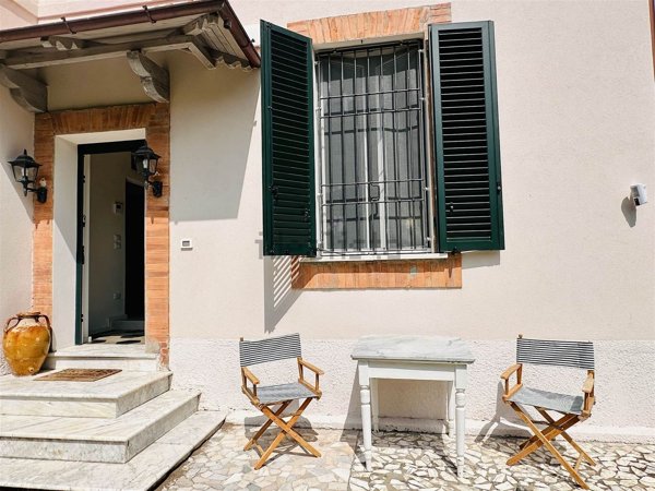 casa indipendente in affitto a Massa in zona Poveromo