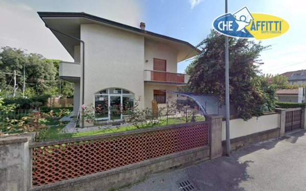 appartamento in affitto a Massa in zona Marina di Massa