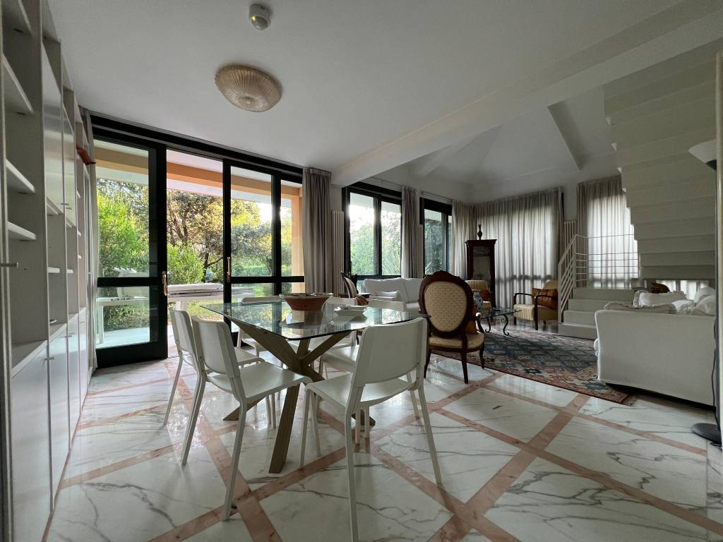 casa indipendente in affitto a Massa in zona Marina dei Ronchi