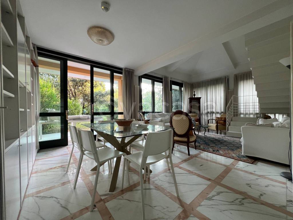 casa indipendente in affitto a Massa in zona Marina dei Ronchi