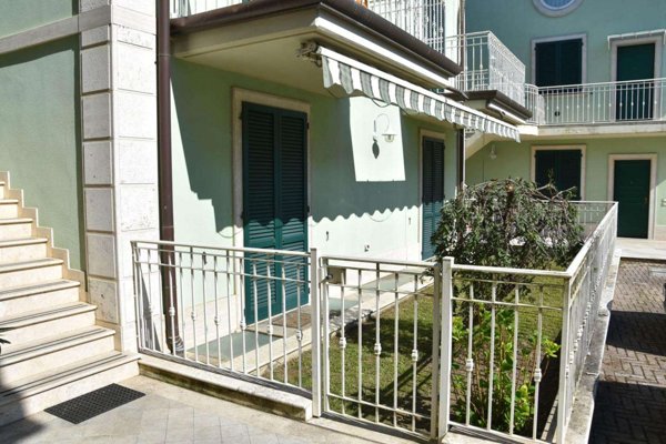 appartamento in affitto a Massa in zona Marina di Massa