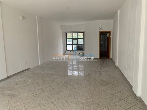 locale commerciale in affitto a Massa