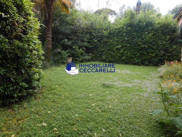 casa indipendente in affitto a Massa in zona Marina dei Ronchi