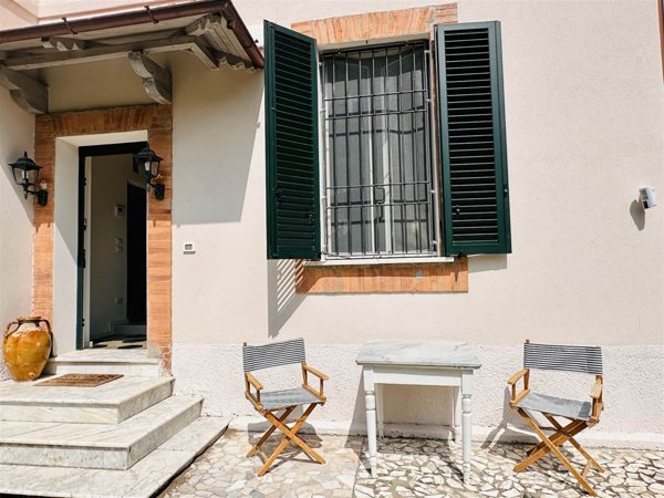casa indipendente in affitto a Massa in zona Poveromo