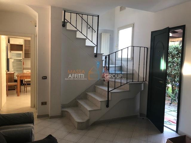 casa indipendente in affitto a Massa in zona Marina di Massa