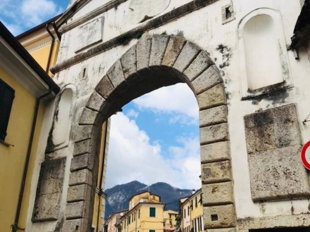 appartamento in affitto a Massa in zona Marina di Massa