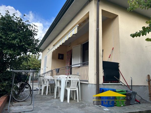 appartamento in affitto a Massa in zona Marina di Massa