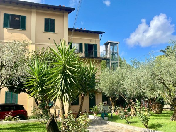 appartamento in affitto a Massa in zona Centro Storico