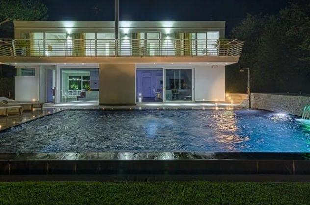 casa indipendente in affitto a Massa in zona Poveromo