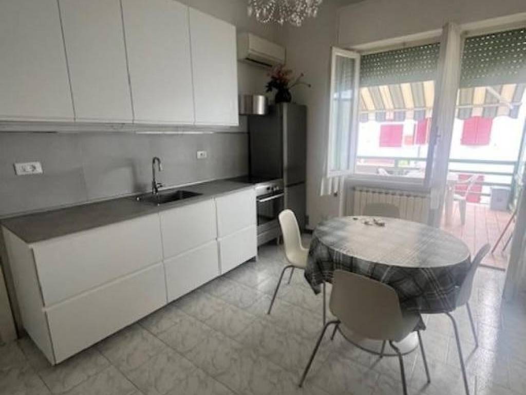 appartamento in affitto a Massa in zona Marina di Massa