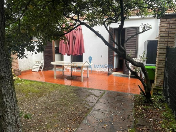 quadrivano in affitto a Massa in zona Marina dei Ronchi