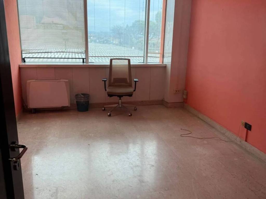 ufficio in affitto a Massa in zona Castagnola