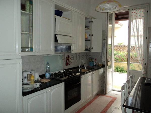 appartamento in affitto a Massa in zona Marina dei Ronchi