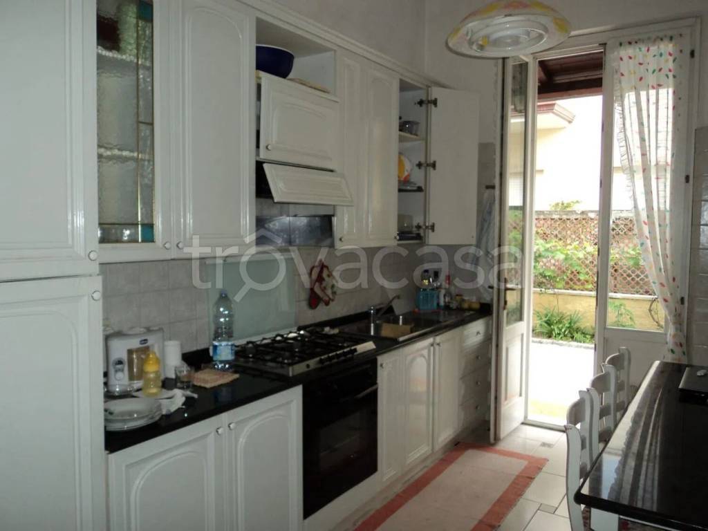 appartamento in affitto a Massa in zona Marina di Massa