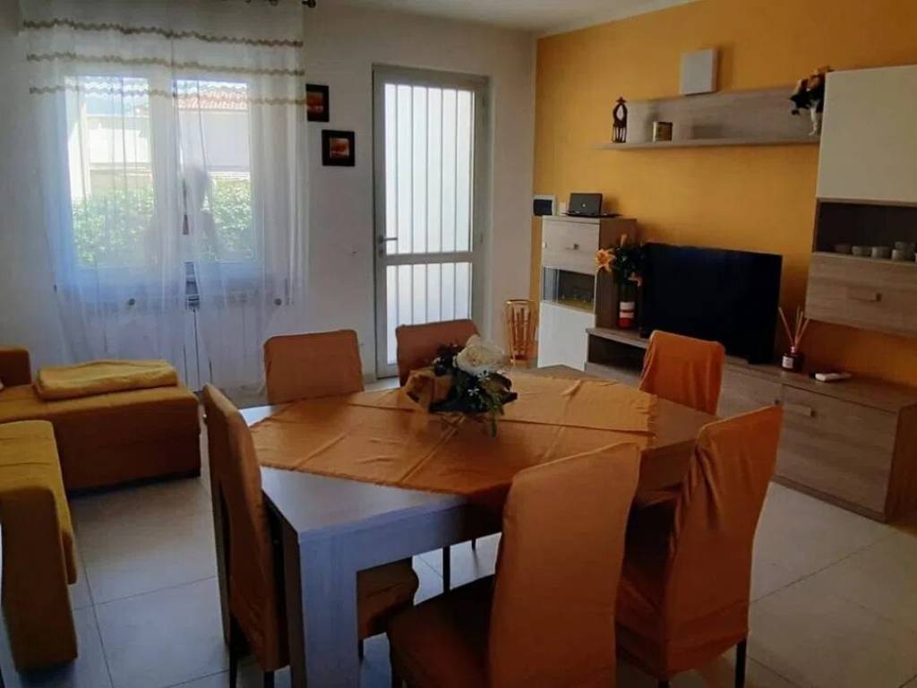 appartamento in affitto a Massa in zona Marina di Massa