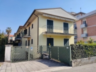 appartamento in affitto a Massa in zona Marina di Massa