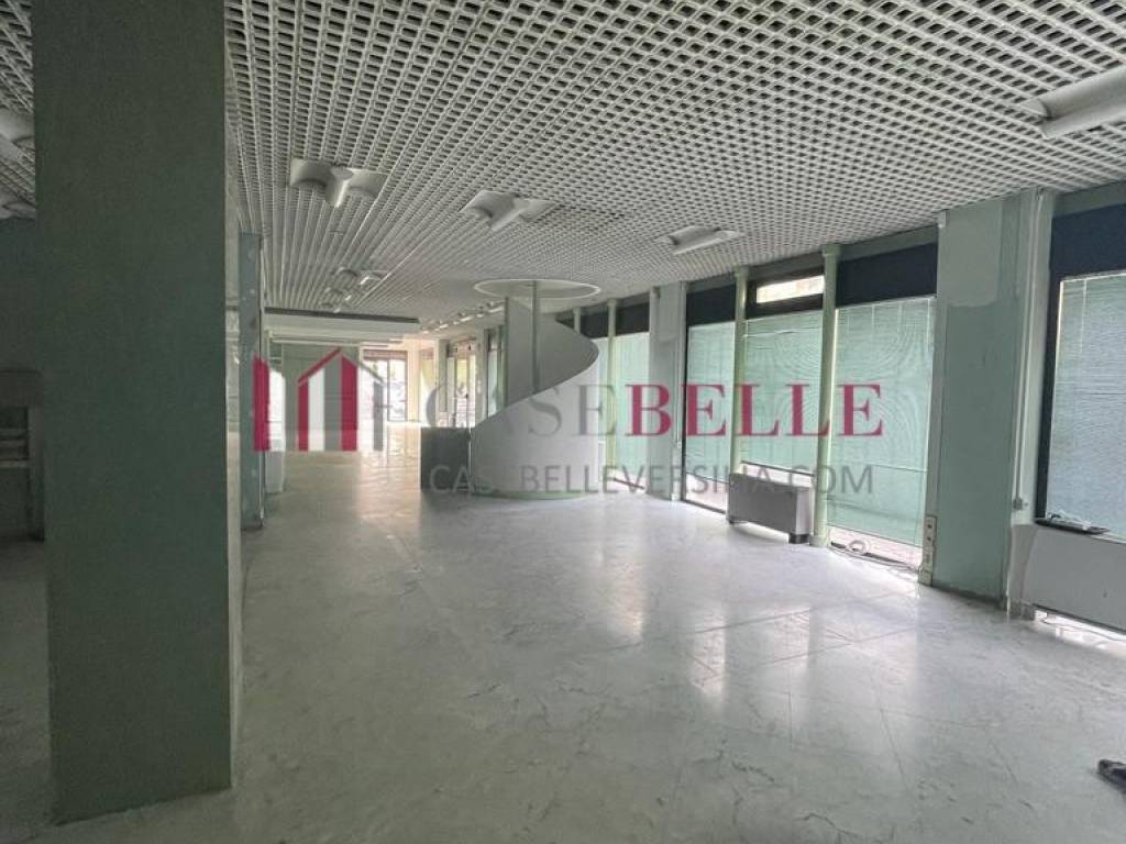 negozio in affitto a Massa in zona Marina di Massa