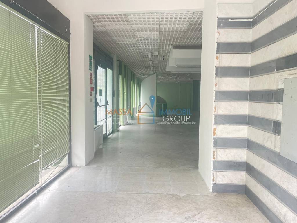 negozio in affitto a Massa in zona Marina di Massa