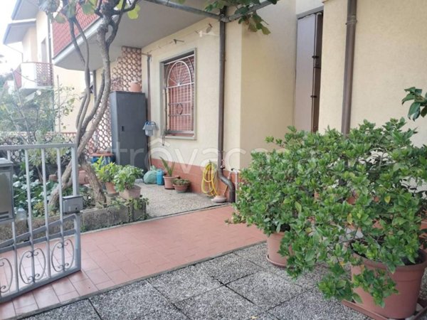 appartamento in affitto a Massa in zona Marina di Massa