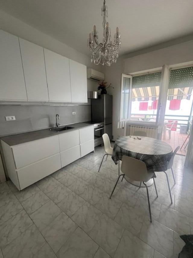 appartamento in affitto a Massa in zona Marina di Massa