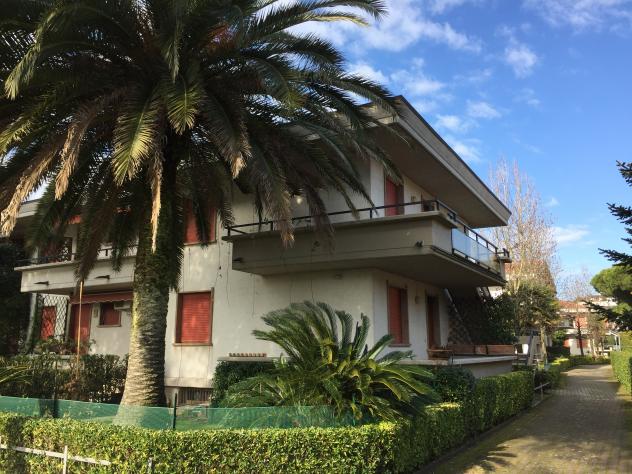 appartamento in affitto a Massa in zona Marina di Massa