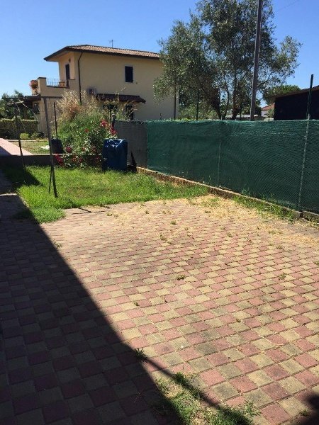 casa indipendente in affitto a Massa in zona Marina di Massa