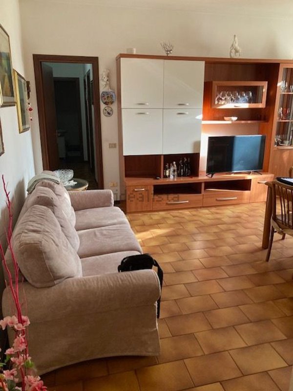 appartamento in affitto a Massa in zona Marina di Massa