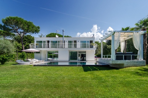 casa indipendente in affitto a Massa in zona Marina di Massa