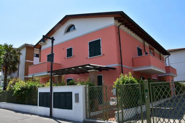 appartamento in affitto a Massa in zona Marina di Massa