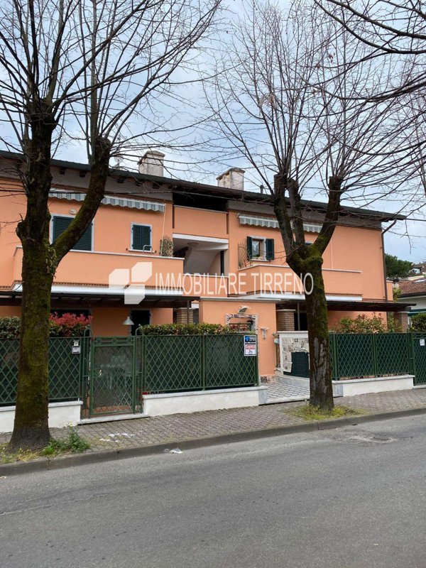 appartamento in affitto a Massa in zona Marina di Massa