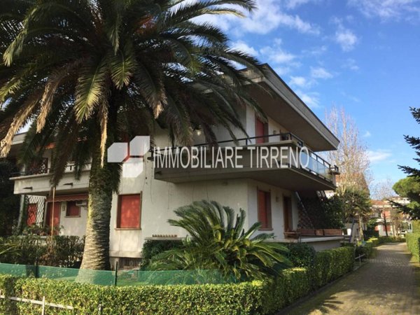 appartamento in affitto a Massa in zona Marina di Massa