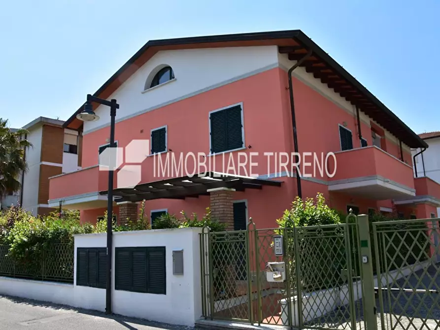 appartamento in affitto a Massa in zona Marina di Massa