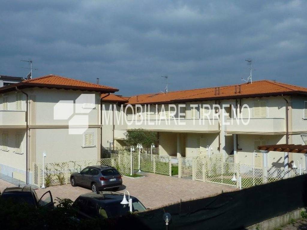 appartamento in affitto a Massa in zona Marina di Massa