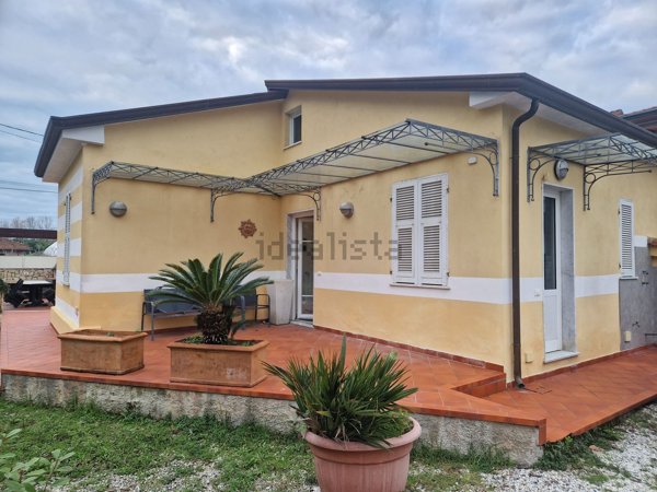 appartamento in affitto a Massa