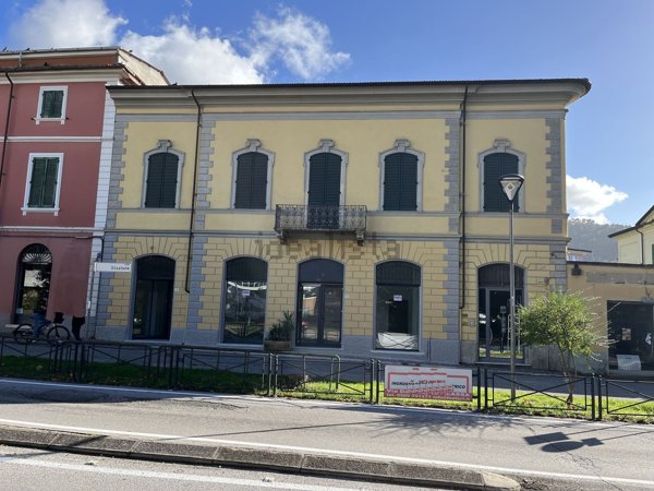 locale di sgombero in affitto a Massa